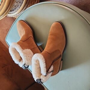 Emulated Australia boots